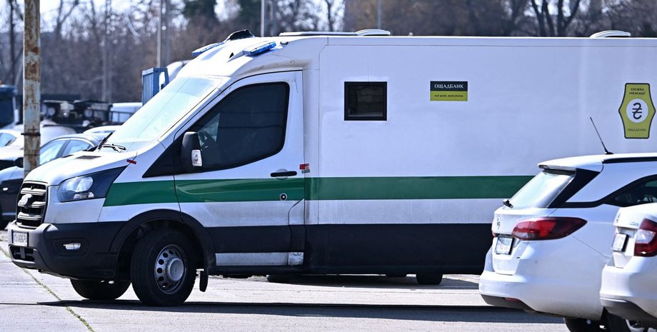 Инкассатор "Ощадбанка"