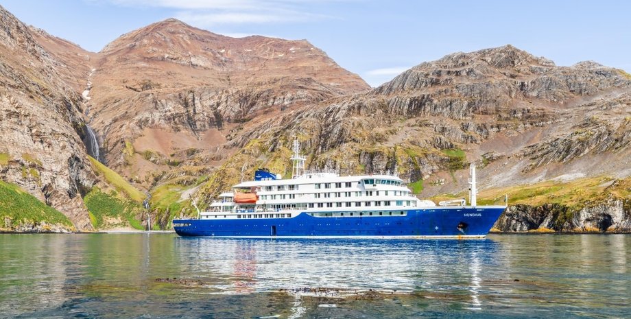 круизный лайнер MV Hondius