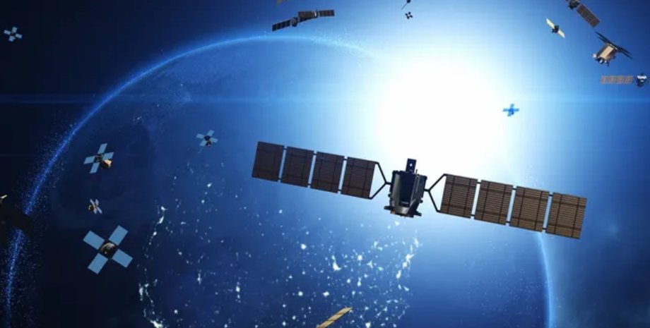 спутники в космосе